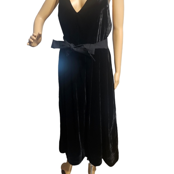 A Loves A VNeck Velvet Backless Black Dress With Spaghetti Straps Size M NWT - Picture 2 of 10